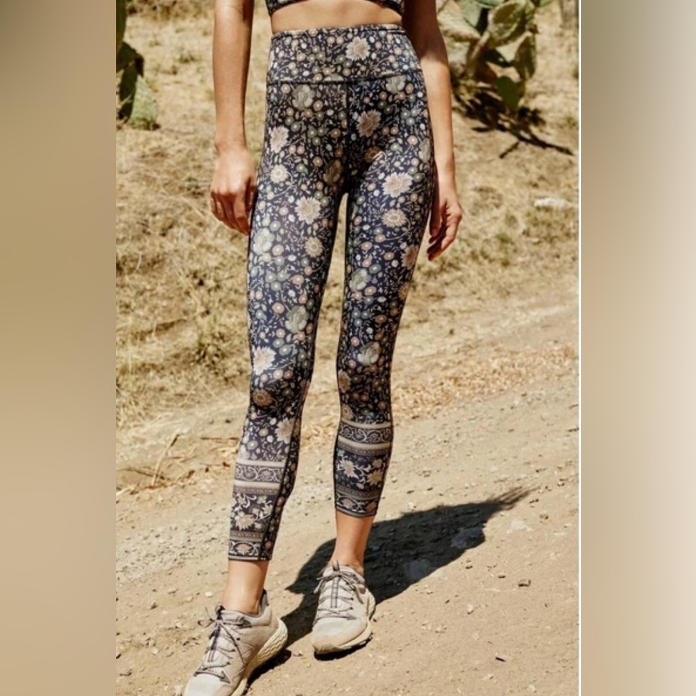 Spell Folktown leggings